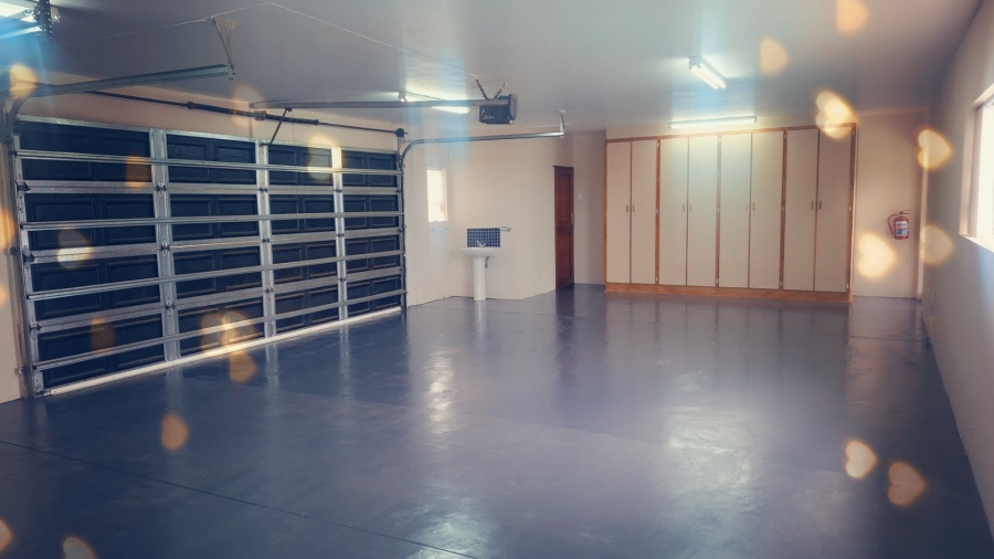 4 Bedroom Property for Sale in Menkenkop Western Cape